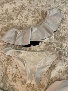 Women’s One-Shoulder Ruffle Bikini Set in white
